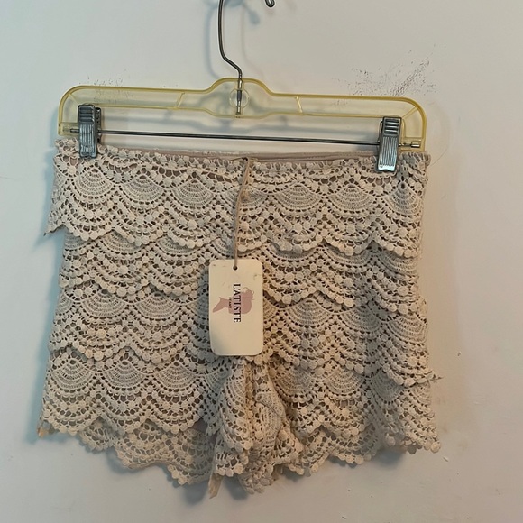 Woman shorts by Latiste - Picture 1 of 6